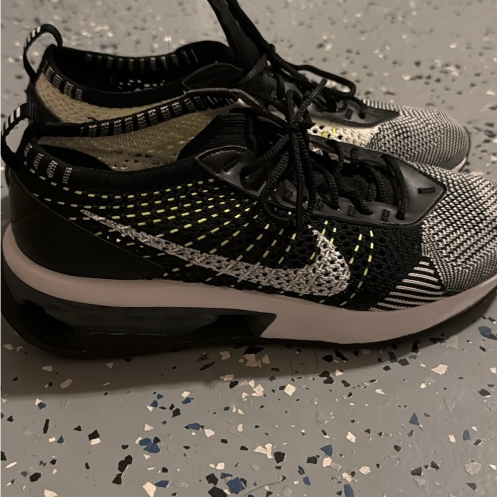 Nike Women's Black and White Knit Sneakers